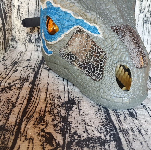 Mattel Dinosaur JURASSIC PARK BLUE RAPTOR HEAD MASK With Sound Effects - Picture 3 of 6